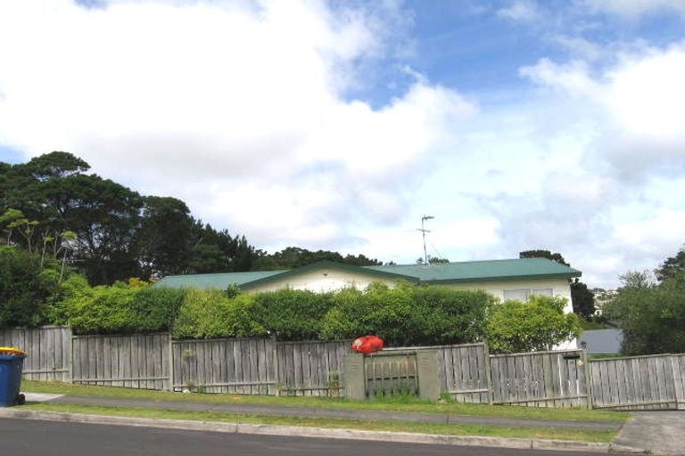 Photo of property in 9 Mallard Place, Unsworth Heights, Auckland, 0632