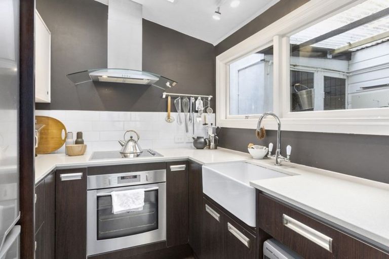 Photo of property in 323 Rattray Street, Dunedin Central, Dunedin, 9016