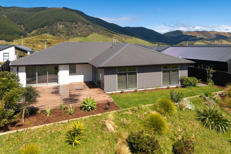 Photo of property in 36 Huntaway Close, Stoke, Nelson, 7011