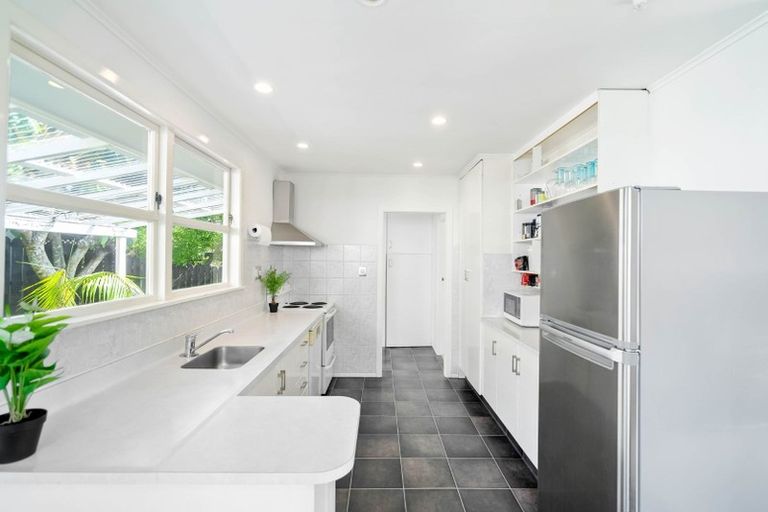 Photo of property in 1/8 Ludlow Terrace, Totara Vale, Auckland, 0627