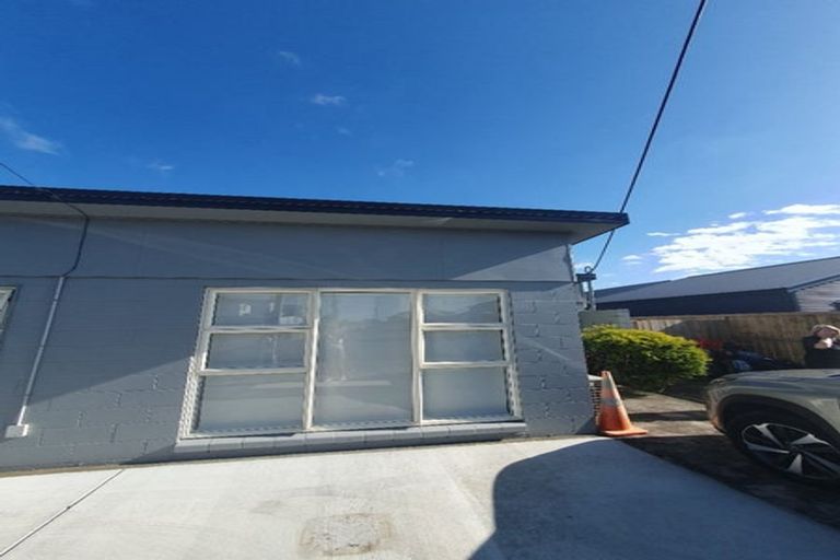 Photo of property in 15 Grande Vue Road, Papatoetoe, Auckland, 2025