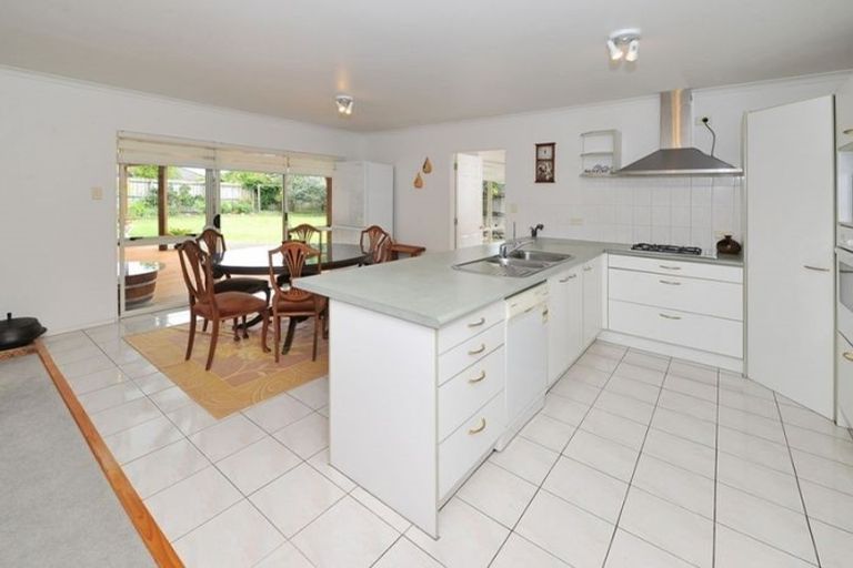 Photo of property in 12 Linicro Place, Wattle Downs, Auckland, 2103
