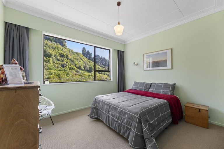 Photo of property in 33 Blanket Bay Road, Sawyers Bay, Port Chalmers, 9023