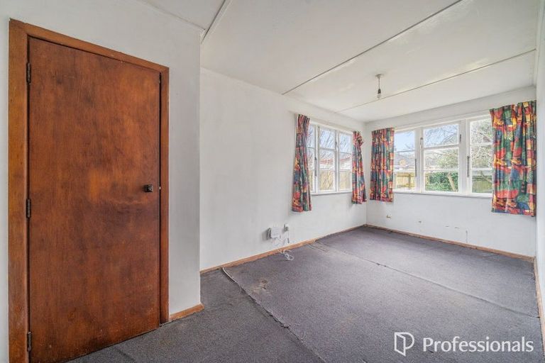 Photo of property in 35 Farmer Crescent, Taita, Lower Hutt, 5011