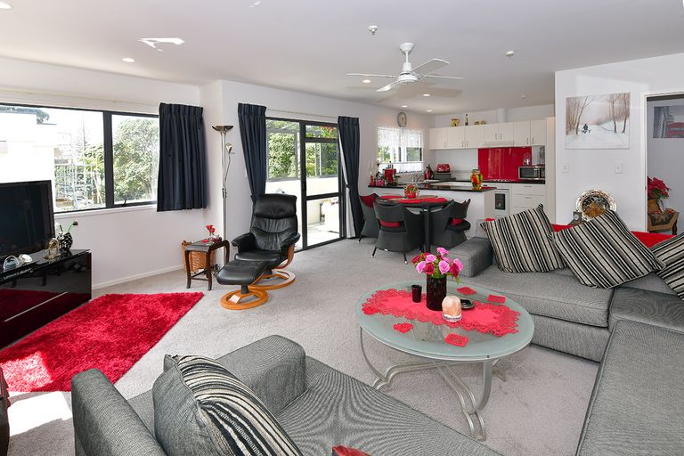 Photo of property in 9e Puriri Avenue, Orewa, 0931