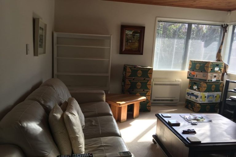 Photo of property in 3 Beulah Avenue, Rothesay Bay, Auckland, 0630