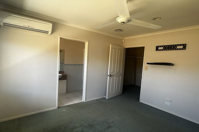 Photo of property in 1/47 Carnoustie Drive, Wattle Downs, Auckland, 2103