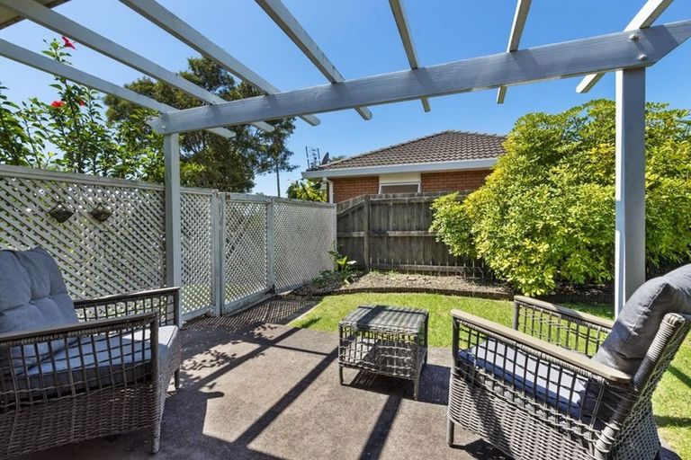 Photo of property in 196 Lakeside Drive, Orewa, 0931