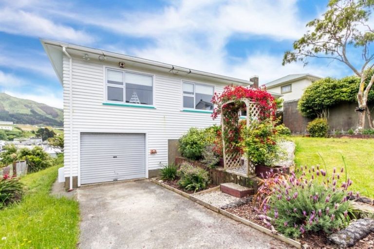 Photo of property in 71 Bell Street, Tawa, Wellington, 5028