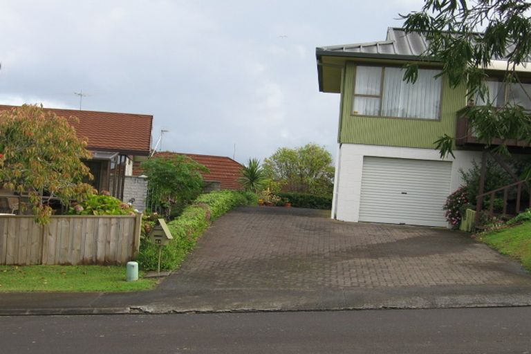 Photo of property in 1/4 Pounamu Place, Shelly Park, Auckland, 2014