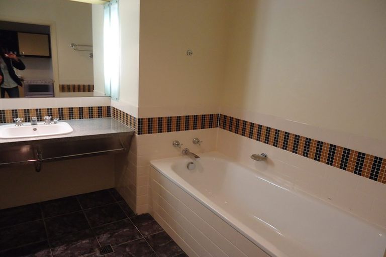 Photo of property in Guardian Apartments, 324/105 Queen Street, Auckland Central, Auckland, 1010