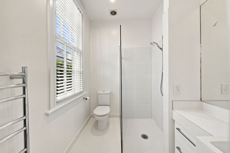 Photo of property in 33 Hawkesbury Avenue, St Albans, Christchurch, 8014
