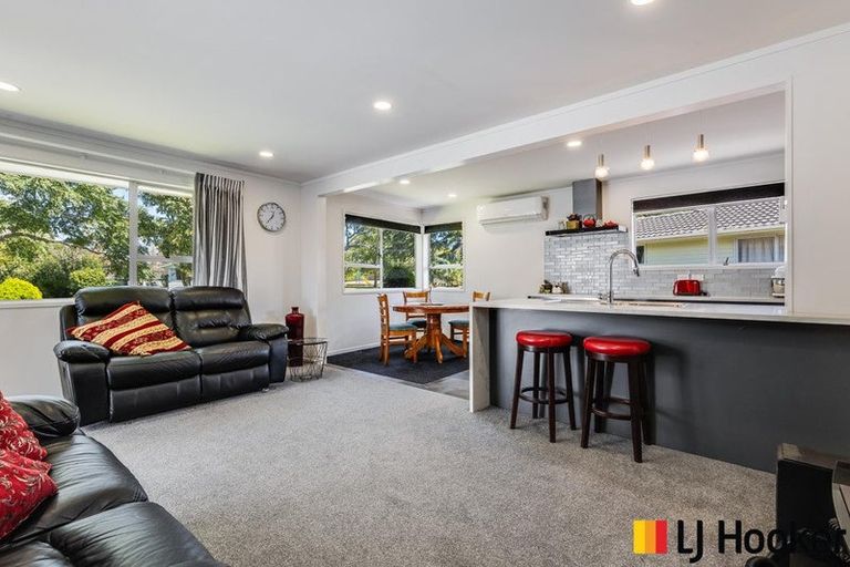 Photo of property in 8 Leaver Place, Weymouth, Auckland, 2103