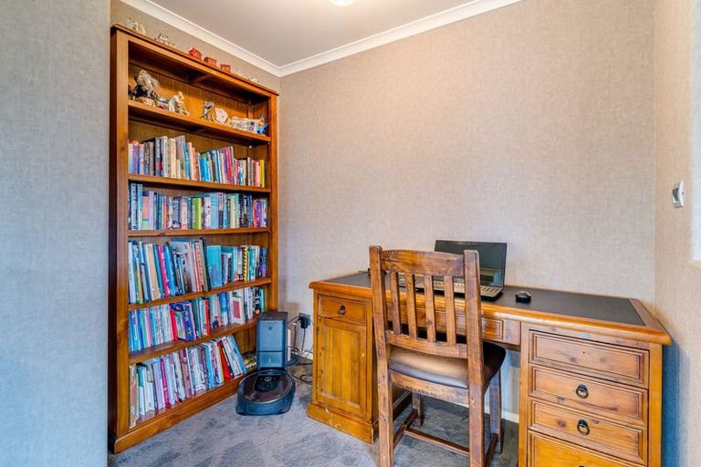 Photo of property in 10 Hardacre Place, Omarama, 9412