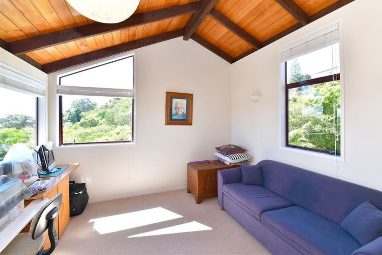 Photo of property in 71 Roberts Road, Matakatia, Whangaparaoa, 0930