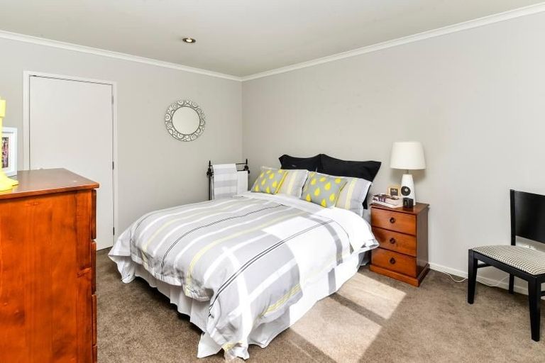 Photo of property in 14 Sonoma Crescent, Oteha, Auckland, 0632