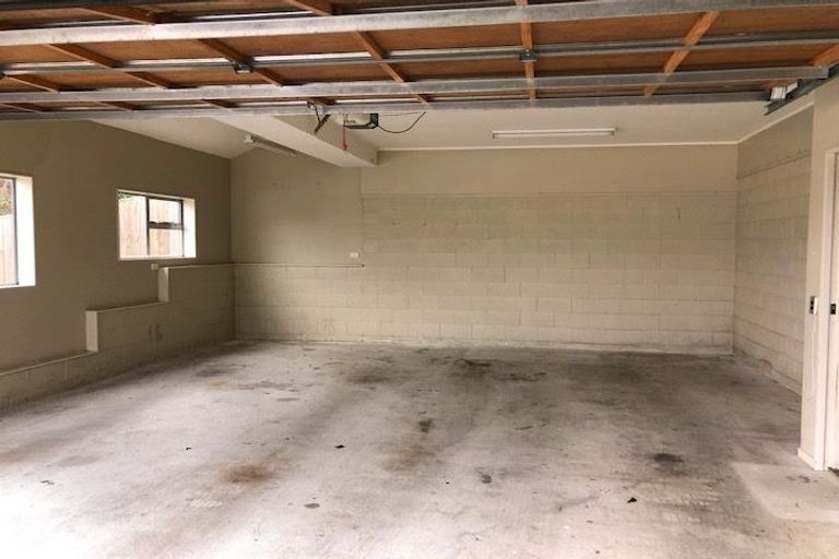 Photo of property in 21a Korotaha Terrace, Rothesay Bay, Auckland, 0630