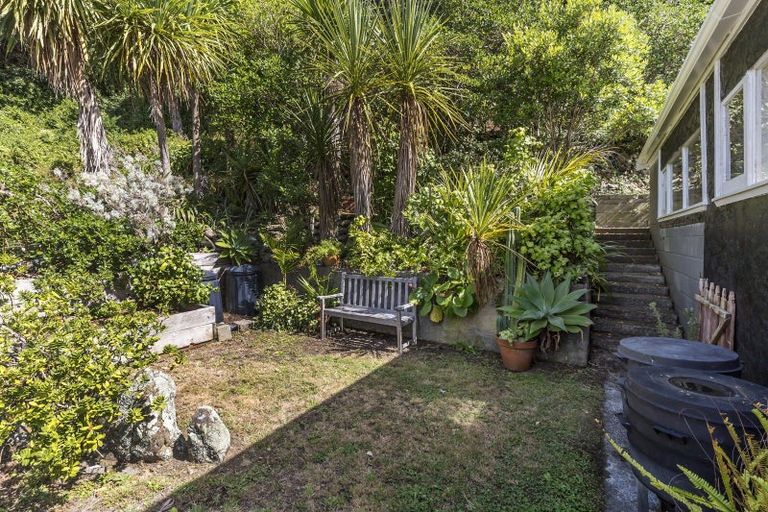 Photo of property in 130 Breaker Bay Road, Breaker Bay, Wellington, 6022