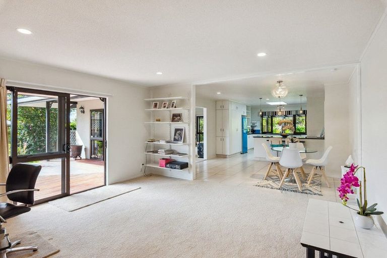 Photo of property in 35 Greenaway Road, Waikanae, 5036