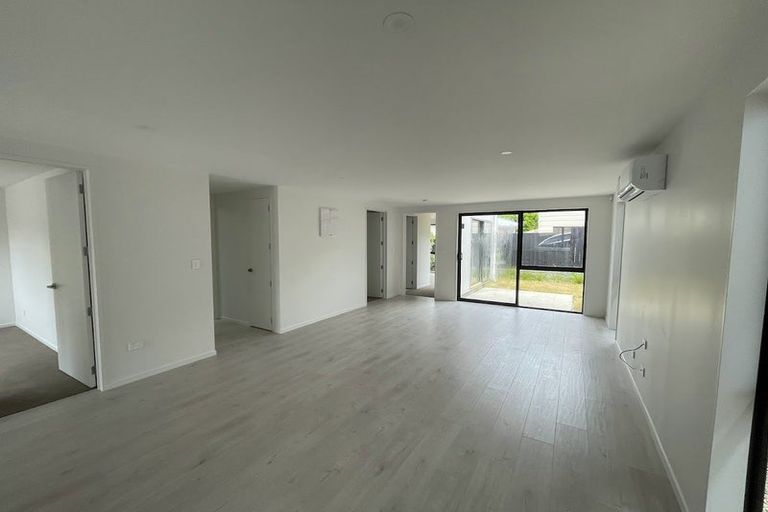 Photo of property in 8/101 Hobsonville Road, West Harbour, Auckland, 0618