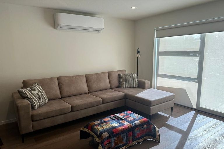 Photo of property in 2/327 Glengarry Road, Glen Eden, Auckland, 0602