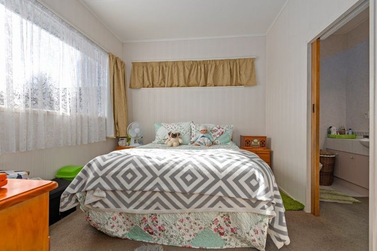 Photo of property in 5 York Place, Awapuni, Palmerston North, 4412