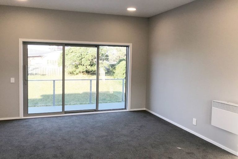 Photo of property in 3/14 Atkinson Street, Newlands, Wellington, 6037