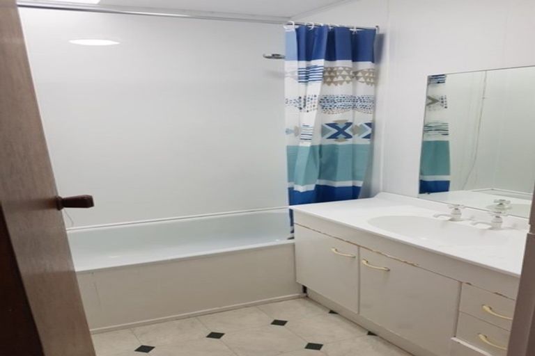 Photo of property in 2/31 Mana Avenue, Titahi Bay, Porirua, 5022