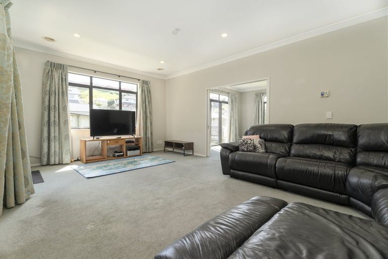 Photo of property in 13 Yarnbrook Grove, Churton Park, Wellington, 6037