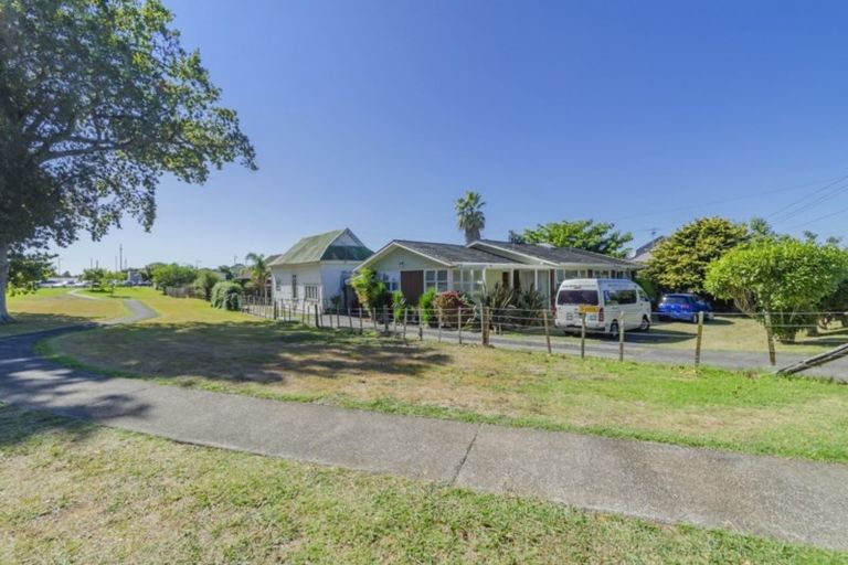 Photo of property in 2 King Edward Avenue, Papakura, 2110