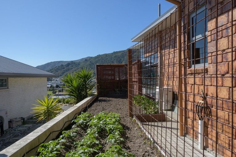 Photo of property in 26 Gravesend Place, Picton, 7220