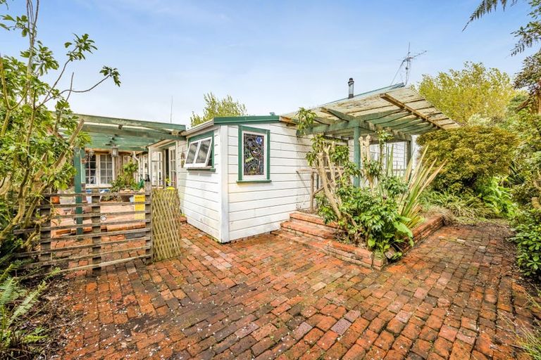 Photo of property in 150 Wirihana Road, Hawera, 4674