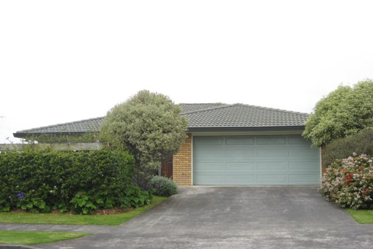 Photo of property in 17 Russell Drive, Oakura, 4314