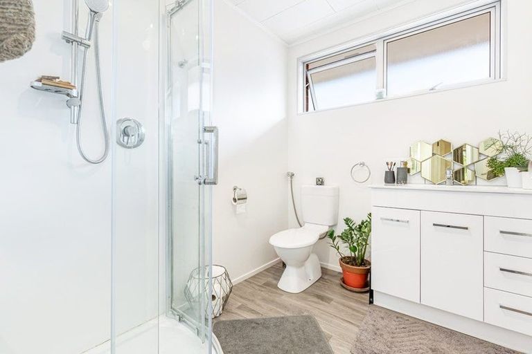 Photo of property in 2/9 Riverlea Road, Whenuapai, Auckland, 0618