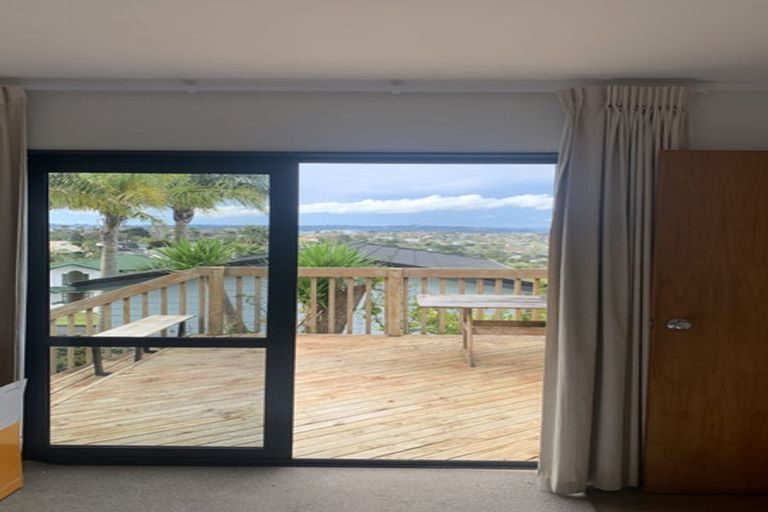 Photo of property in 14 Bonnard Place, West Harbour, Auckland, 0618