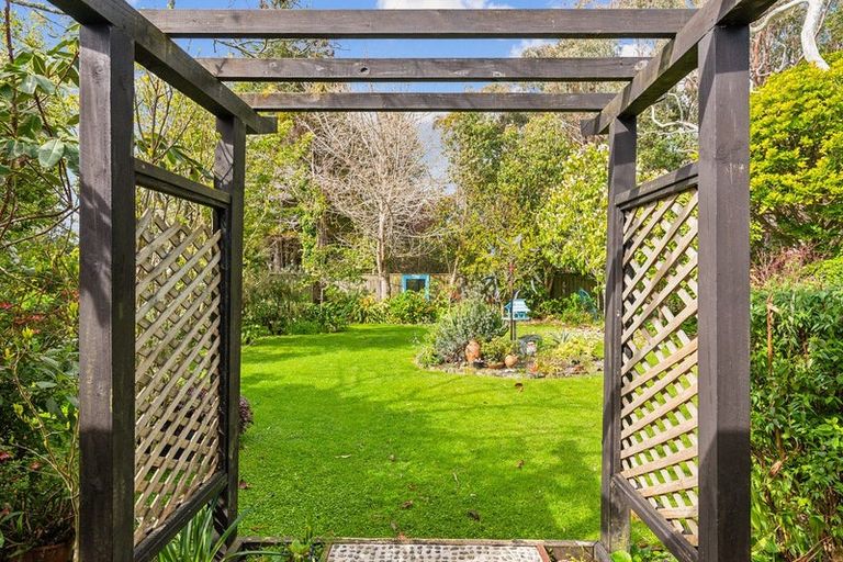 Photo of property in 35 Greenaway Road, Waikanae, 5036