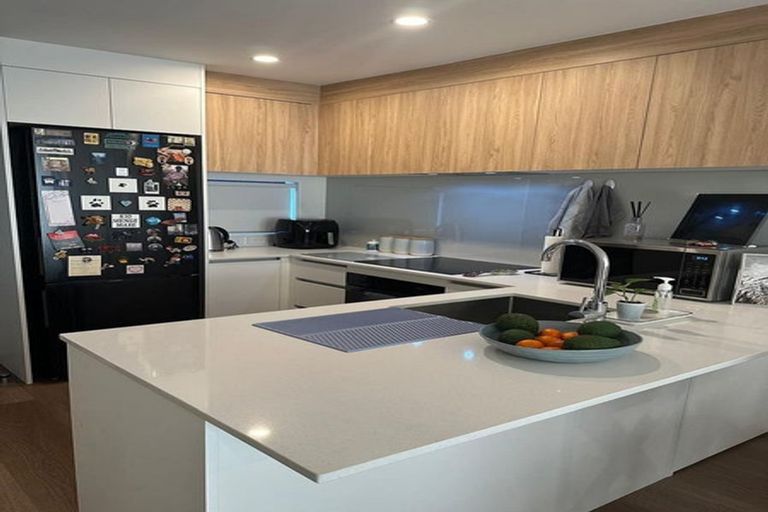 Photo of property in 2/327 Glengarry Road, Glen Eden, Auckland, 0602