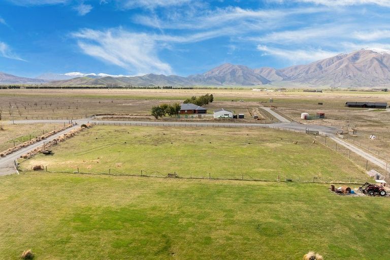 Photo of property in 10 Hardacre Place, Omarama, 9412