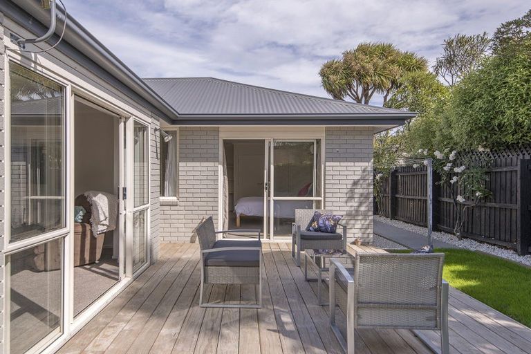 Photo of property in 83a Wilsons Road, Saint Martins, Christchurch, 8022