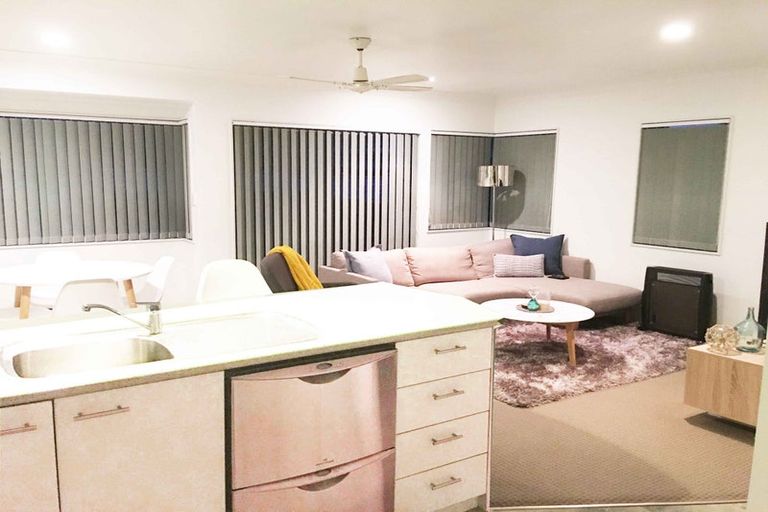 Photo of property in 25 Shelly Beach Parade, Cockle Bay, Auckland, 2014