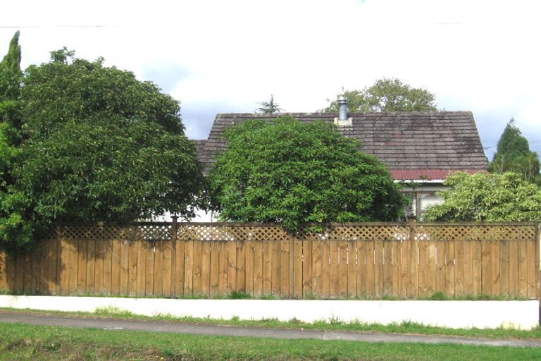 Photo of property in 190 Henderson Valley Road, Henderson, Auckland, 0612