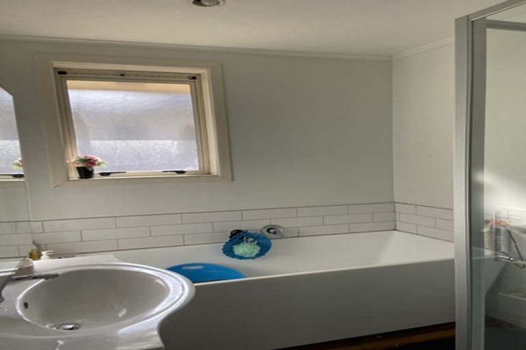 Photo of property in 1/105 Clovelly Road, Bucklands Beach, Auckland, 2012