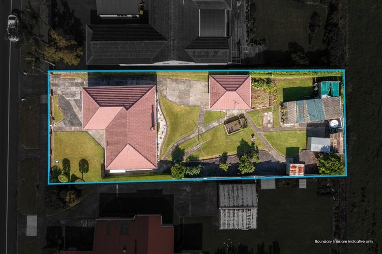 Photo of property in 38 Hobsonville Road, West Harbour, Auckland, 0618