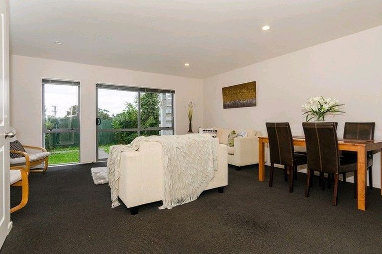 Photo of property in 25/3 Hulme Place, Henderson, Auckland, 0612
