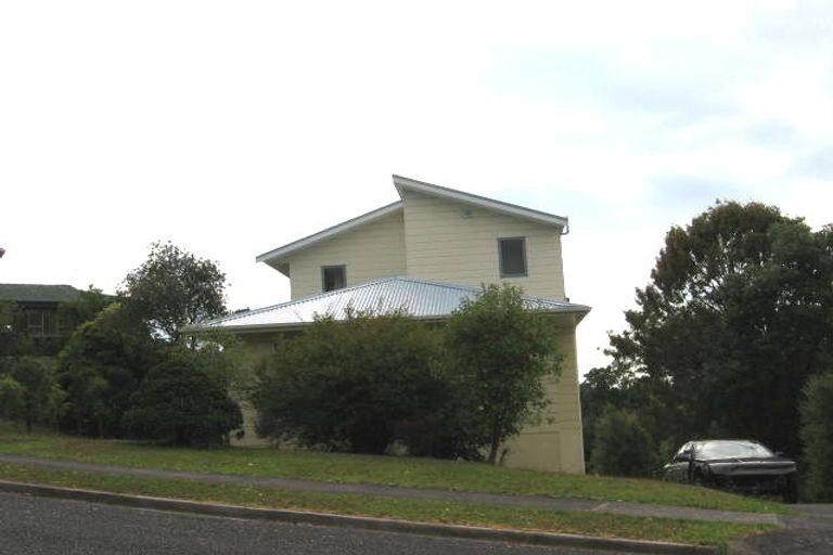 Photo of property in 4 Scarlock Avenue, Browns Bay, Auckland, 0630