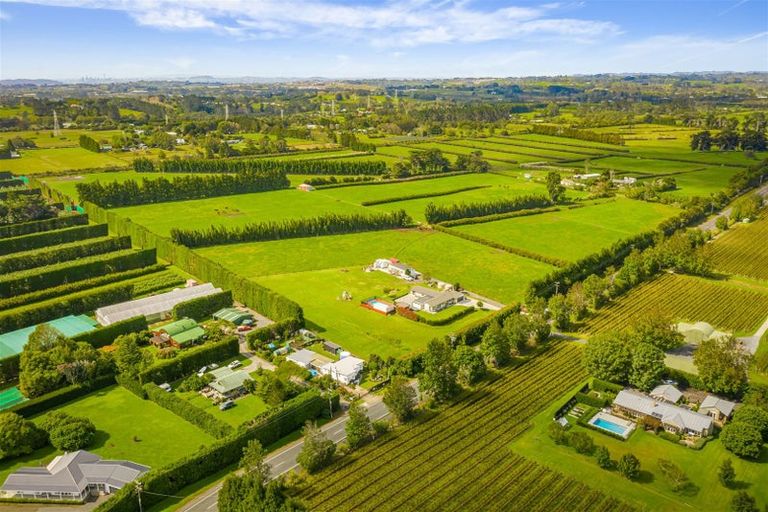 Photo of property in 773 Waitakere Road, Kumeu, 0891