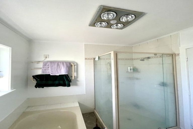 Photo of property in 93 Avondale Road, Avondale, Auckland, 1026