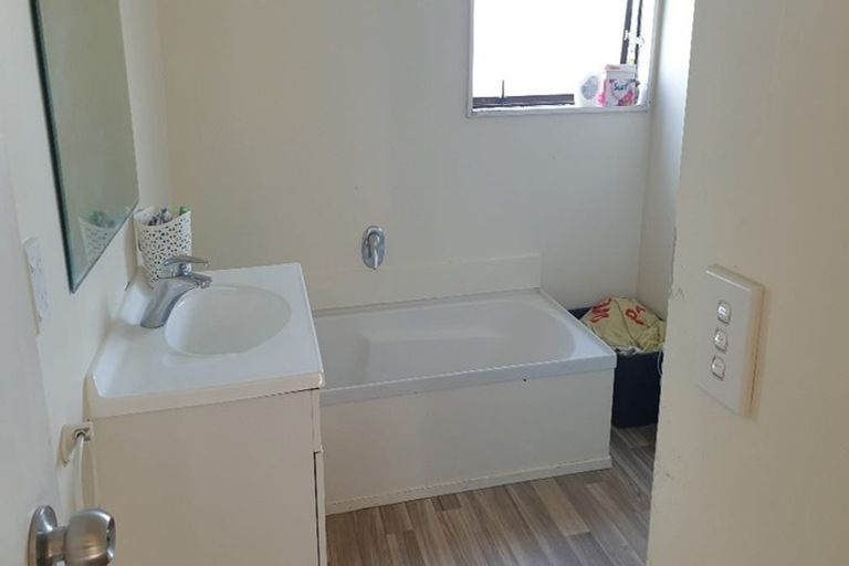 Photo of property in 2/13 Crown Crescent, Otara, Auckland, 2023