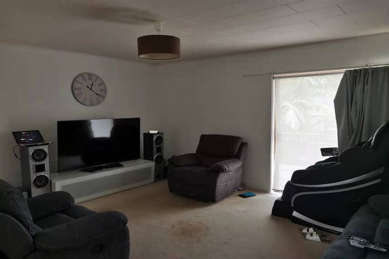 Photo of property in 49 Lavery Place, Sunnynook, Auckland, 0632