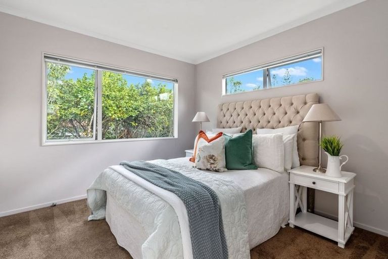 Photo of property in 9 Tobago Place, Sunnynook, Auckland, 0620